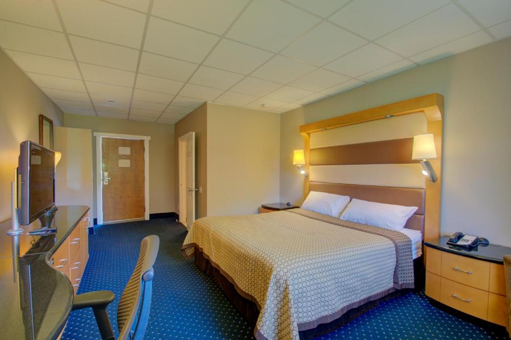 King Bed Non-Smoking interior